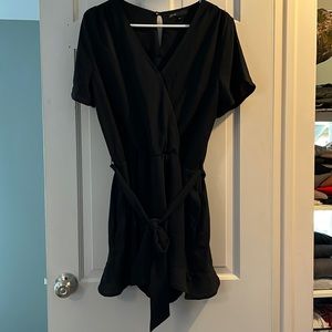 Gibson short sleeve black romper, size Petite Large